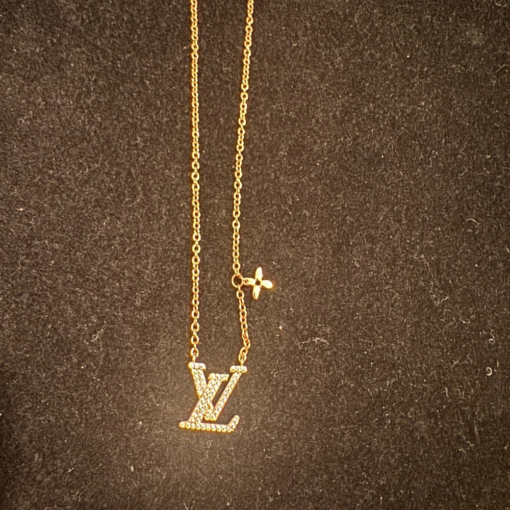 Louis Vuitton Gold LV Pendant Necklace - Picture 2 of 4
